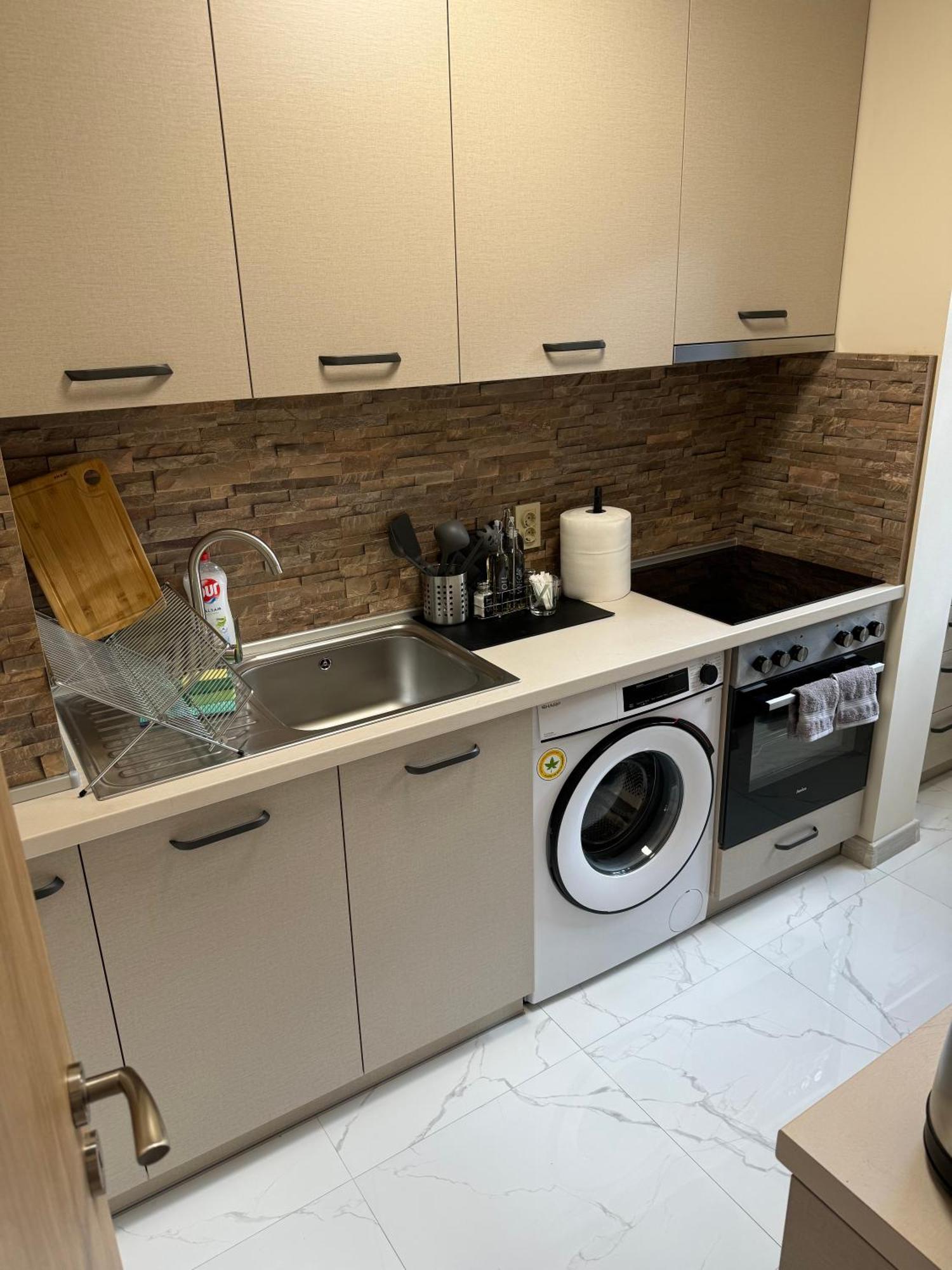 Refurbished In A Quiet Area Daire *